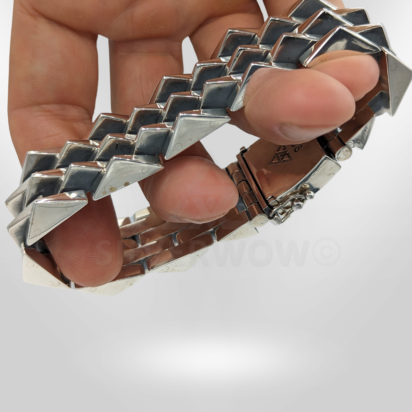 PL23 - Spike 20mm with Hinged BOX clasp