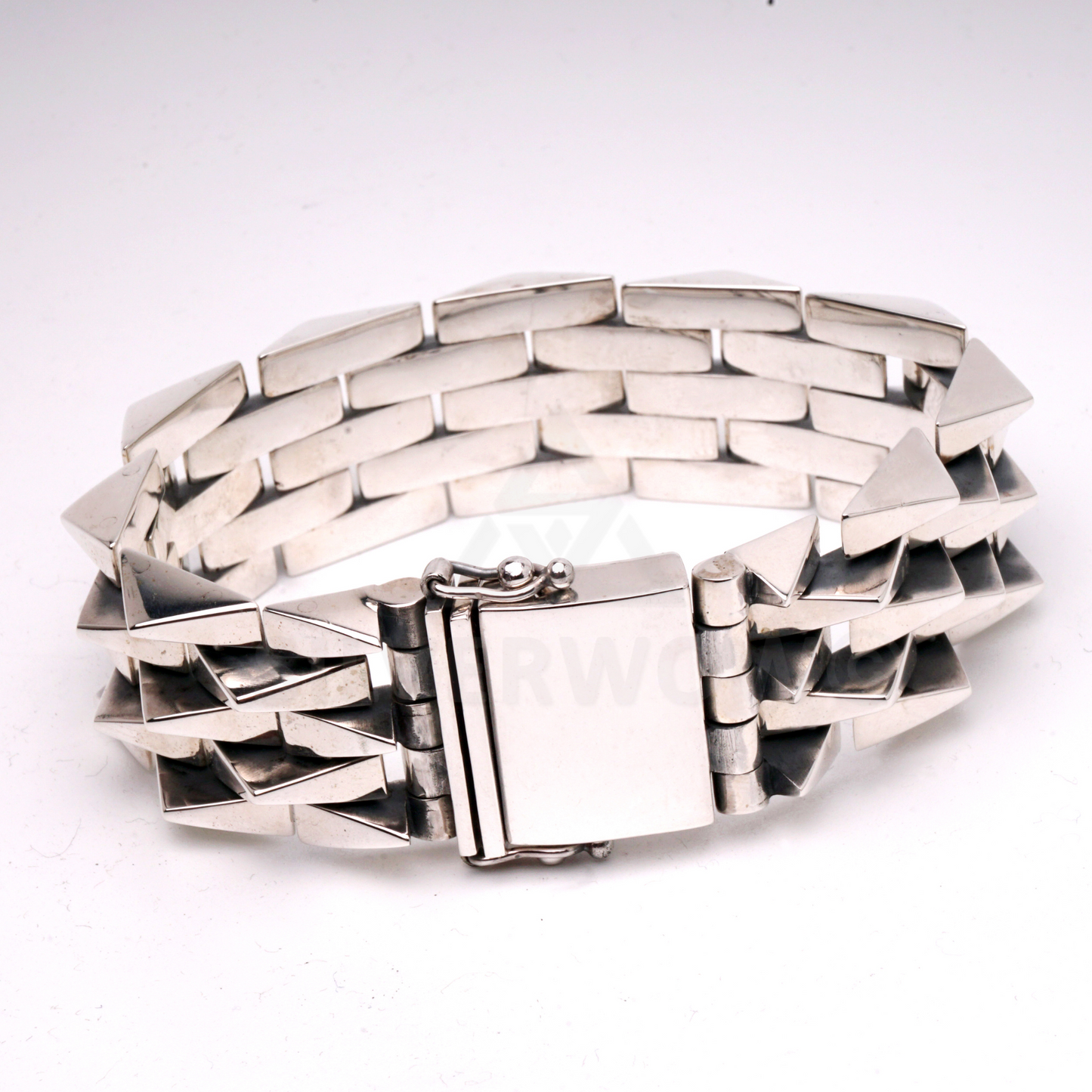 PL23 - Spike 20mm with Hinged BOX clasp