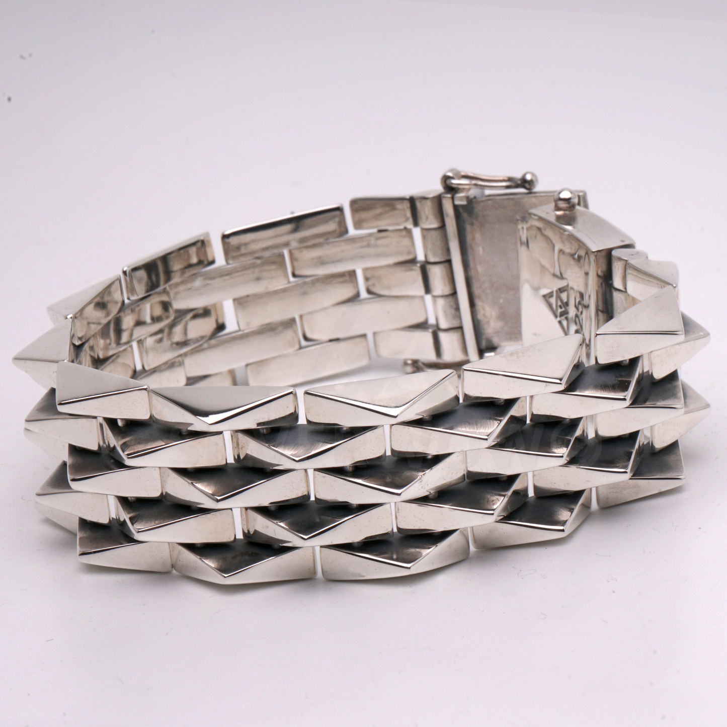 PL23 - Spike 20mm with Hinged BOX clasp