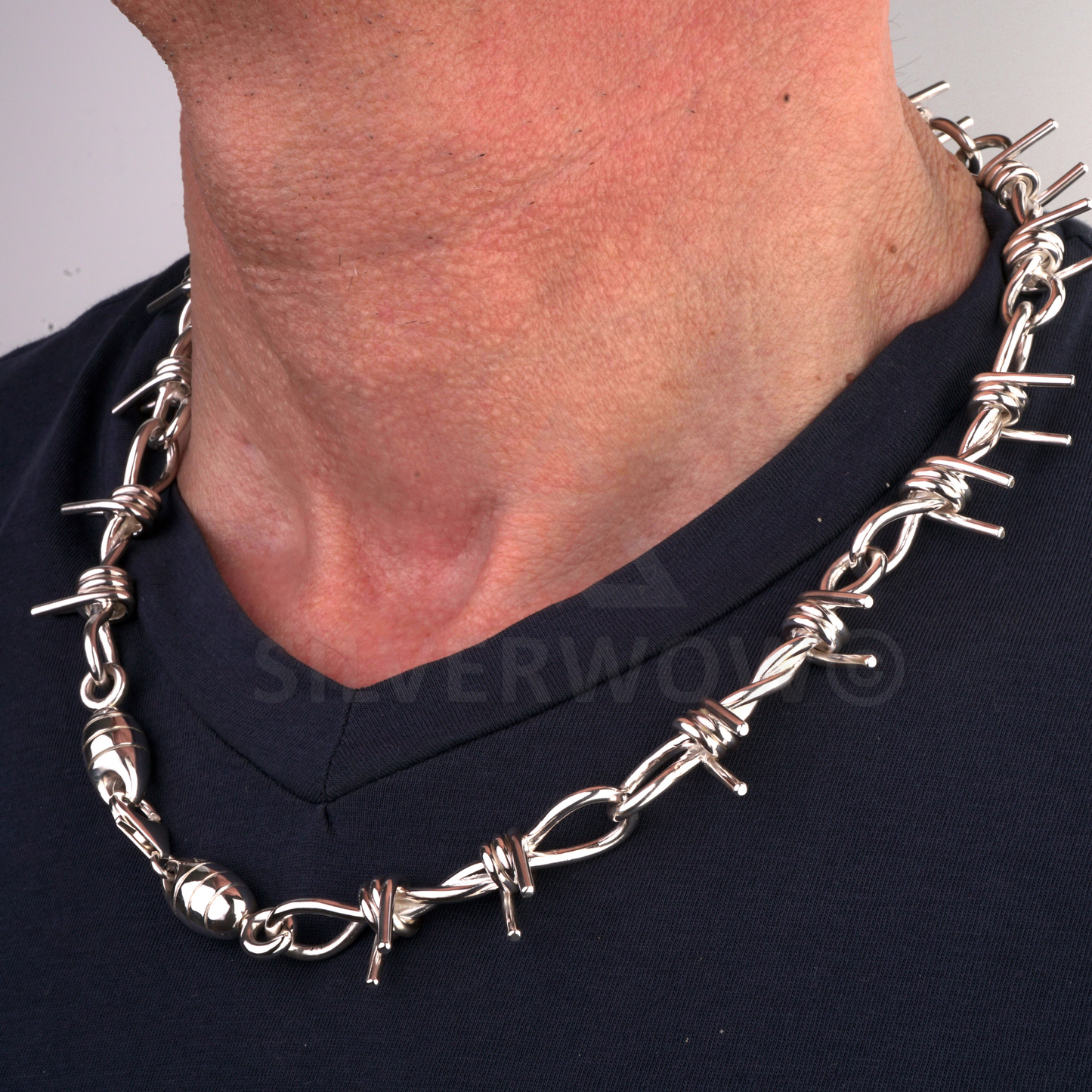 925 silver barbed wire necklace worn high around the neck, short collar fit