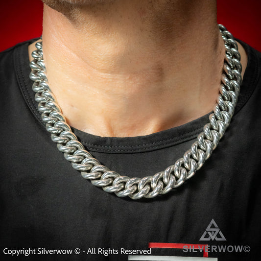 Close-up of chunky rounded Cuban link necklace in solid silver – extra thick chain