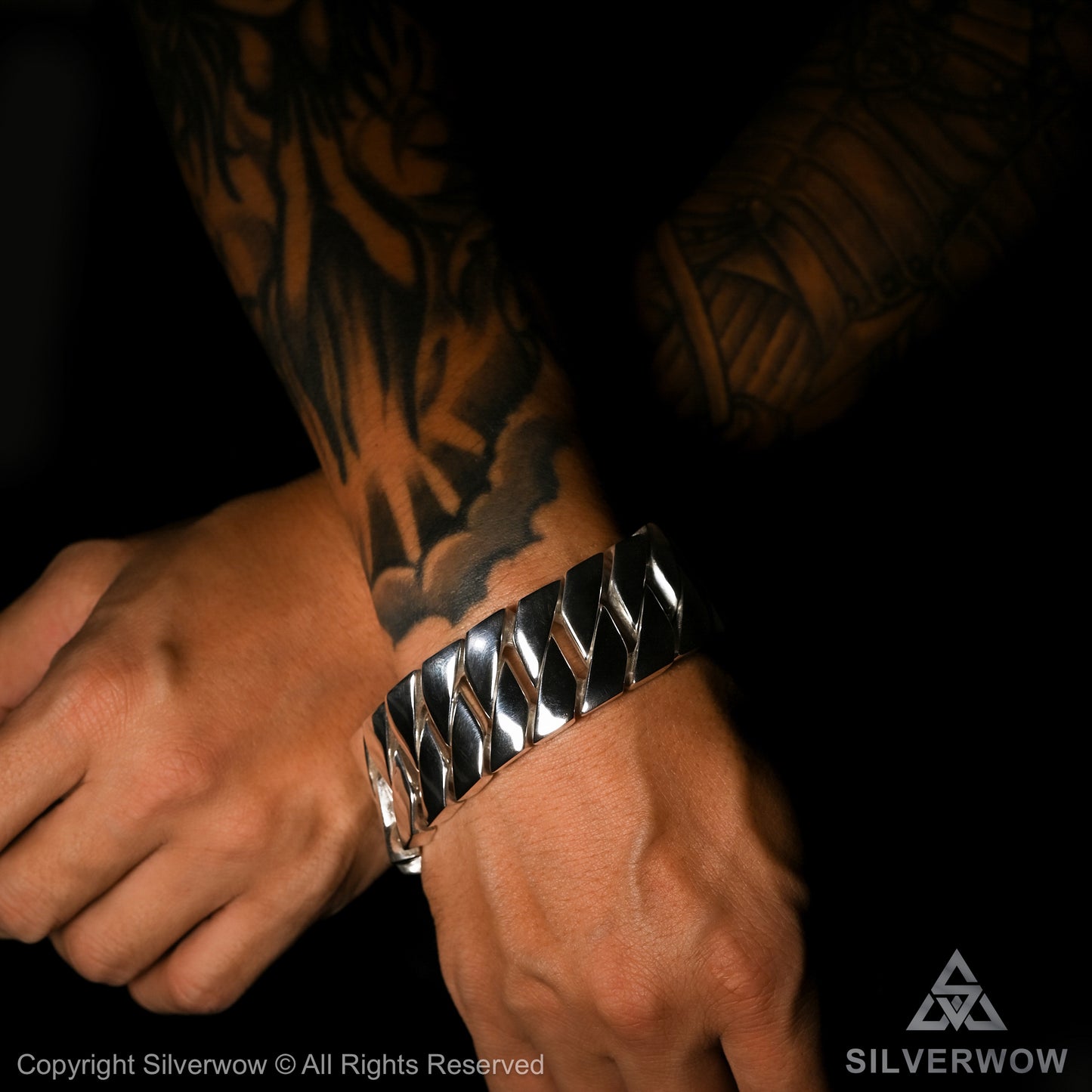 tattooed model wearing thick 925 silver bracelet – wide curb link variation