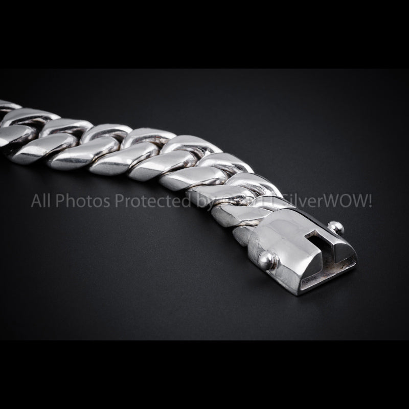 15mm Cuban bracelet in polished 925 silver, laid flat to show link design