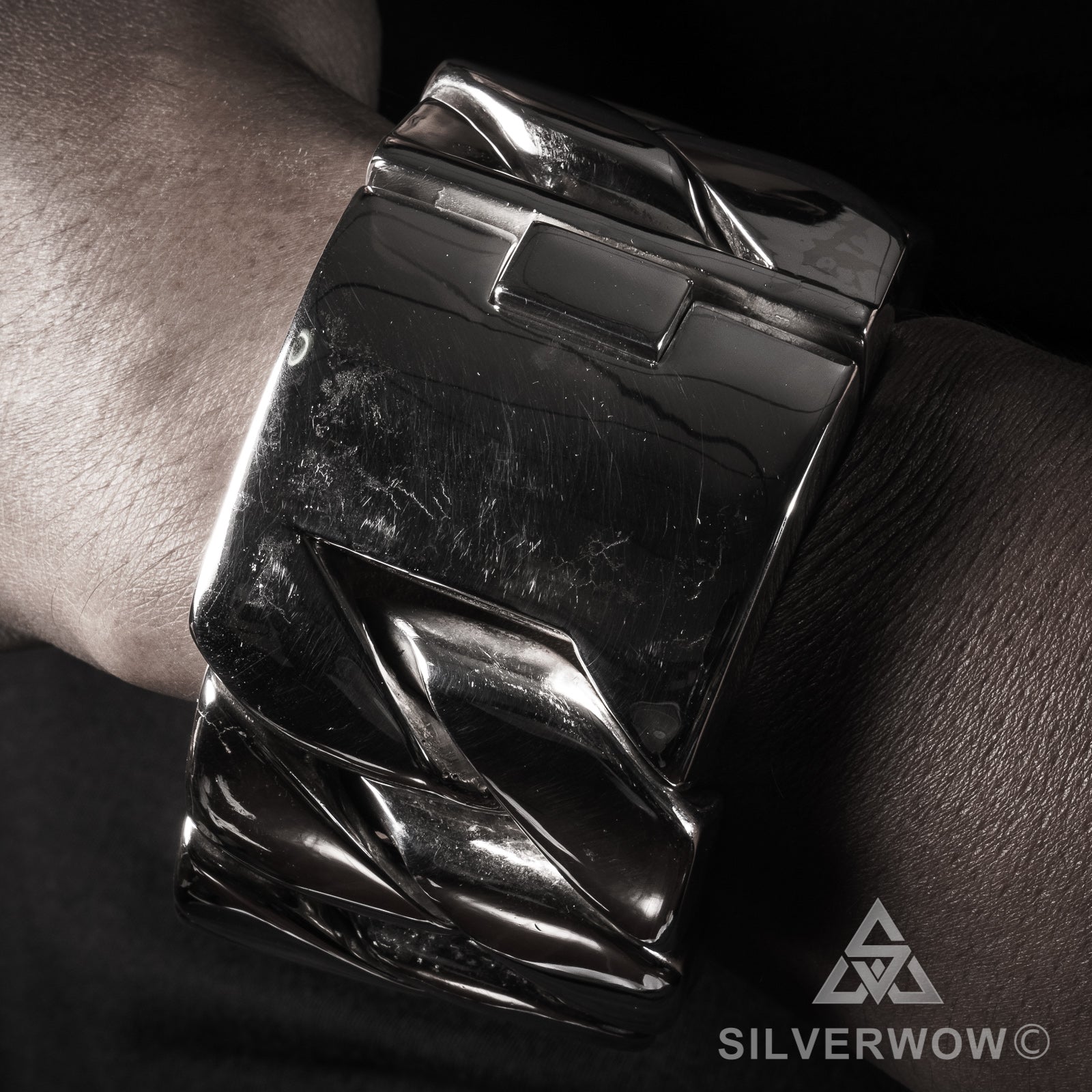 world's heaviest mens silver curb bracelet 45mmwide on wrist