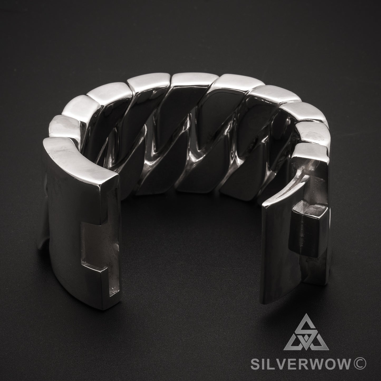 1kg silver curb bracelet on wrist - world's heaviest bracelet for men