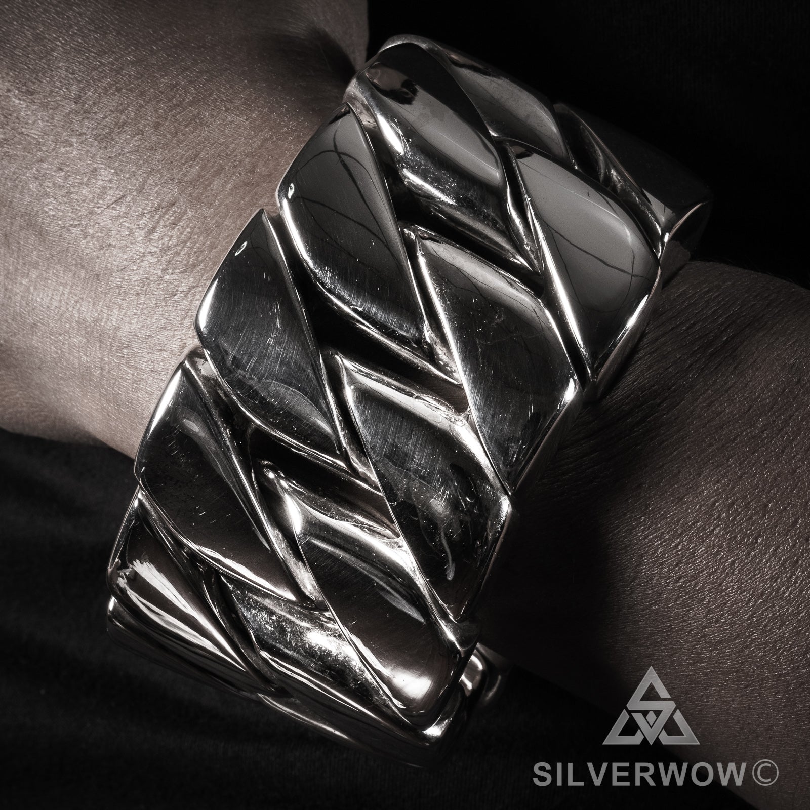 oversized link detail - handmade 1 kilo Curb bracelet