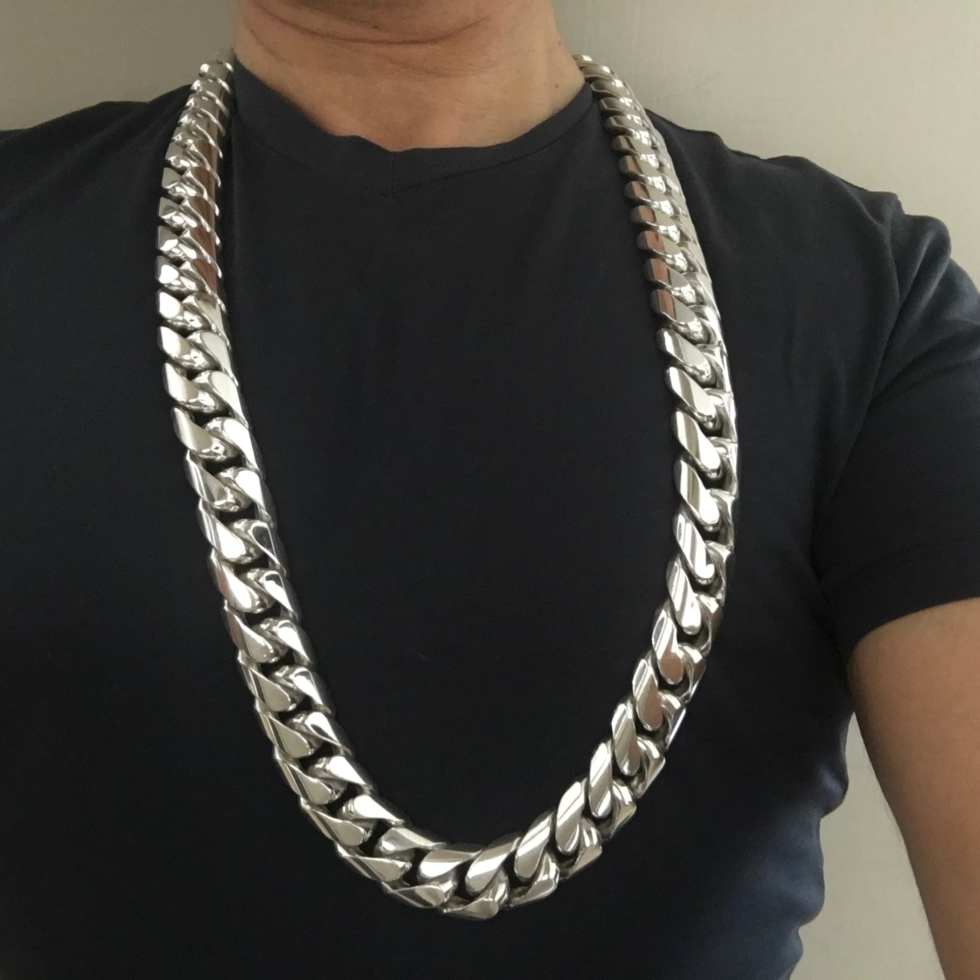 Extra chunky 25mm silver curb necklace, 26 inch length, front view