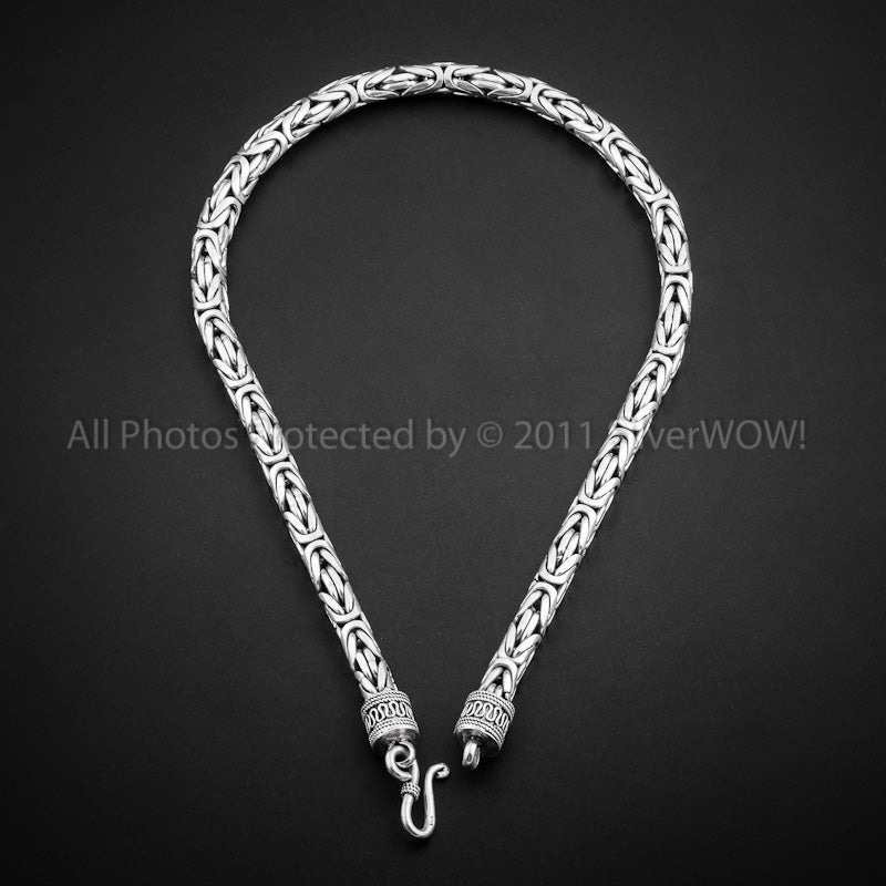 Iron Queen Necklace Silver / 8mm