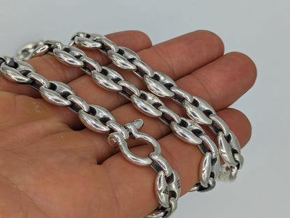 zoom on 12mm mariner chain oval links - handcrafted finish