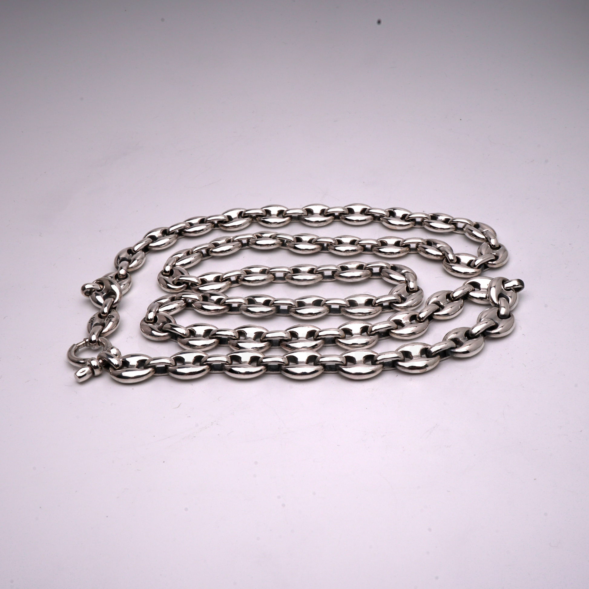 12mm puffed mariner chain laid flat showing oval link spacing