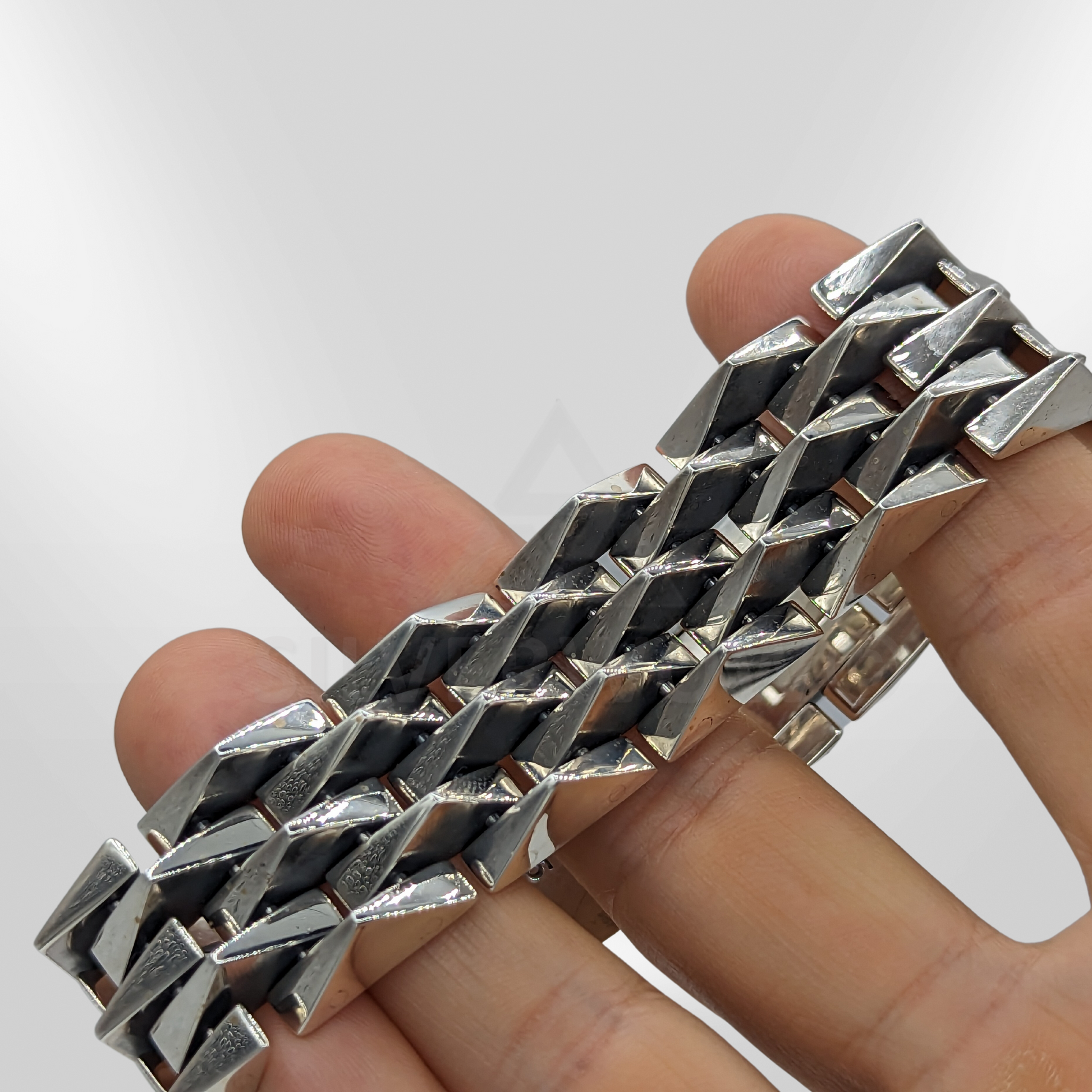 PL23 - Spike 20mm with Hinged BOX clasp - SilverWow™