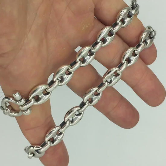 12mm silver puffed mariner chain necklace close-up video