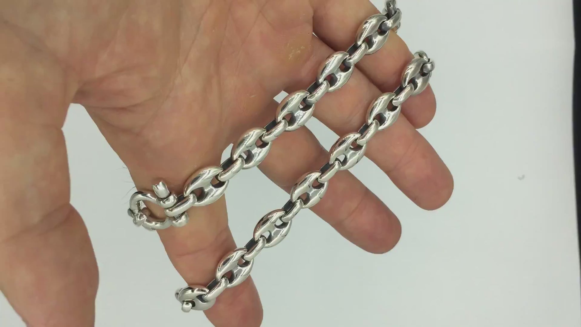 12mm silver puffed mariner chain necklace close-up video
