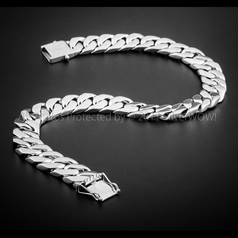 20mm solid silver curb chain laid out with snake-like twist, showing flexibility
