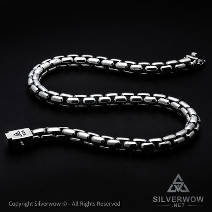 Close-up of 12mm round box chain with 925 hallmark – thick silver necklace clasp