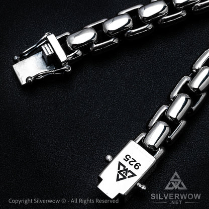Close-up of 12mm round box chain with 925 hallmark – thick silver necklace clasp